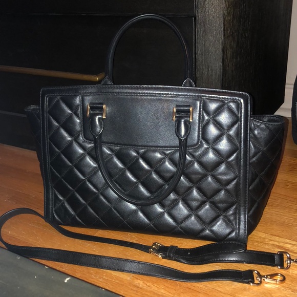 Authentic Michael Kors Quilted Leather Pocketbook - Picture 3 of 8